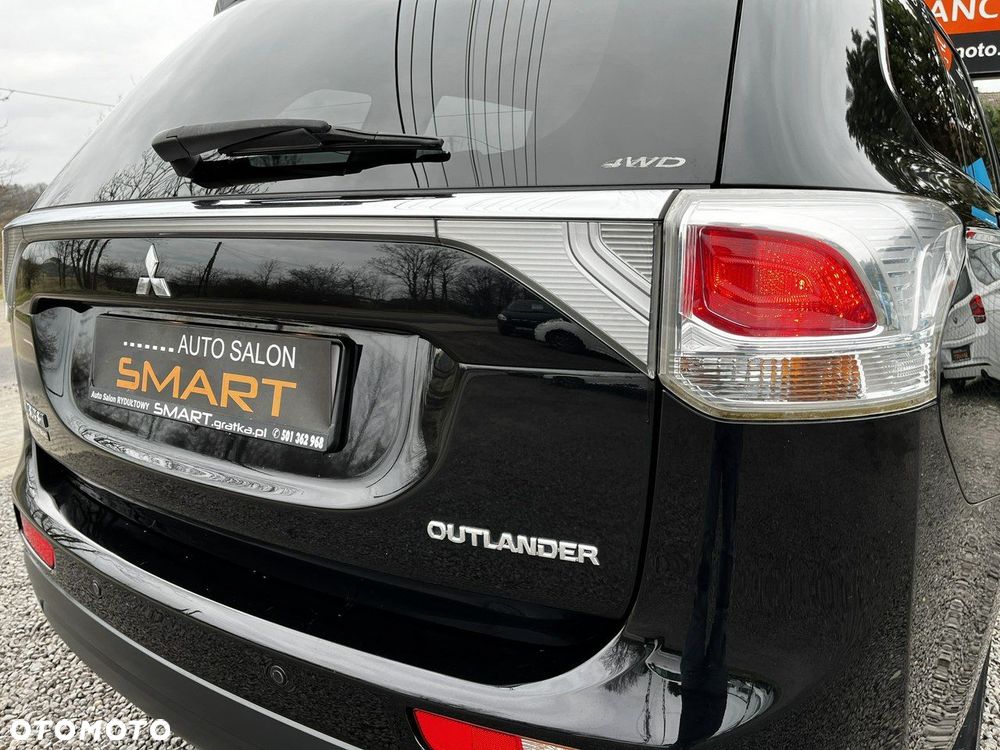 Mitsubishi Outlander 2.0 Instyle + 4WD CVT - 11