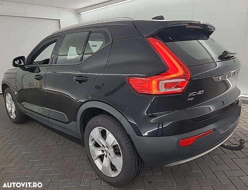 Volvo XC 40 T3 Geartronic Momentum Pro - 3