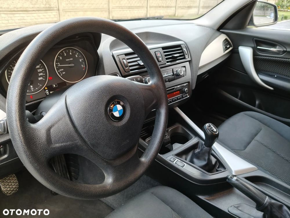 BMW Seria 1 116i - 22