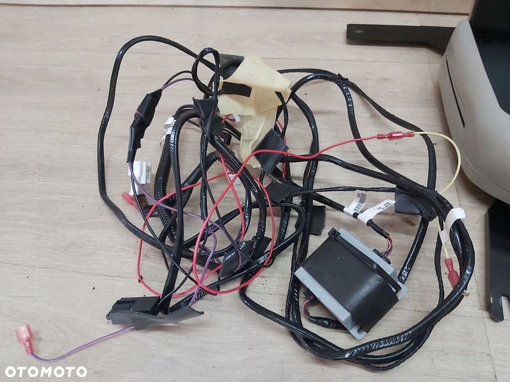 TOYOTA Sienna XL30 11-20r DVD ekran telewizor podsufitki wyświetlacz - 6