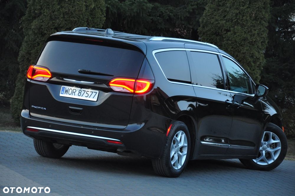 Chrysler Pacifica - 12