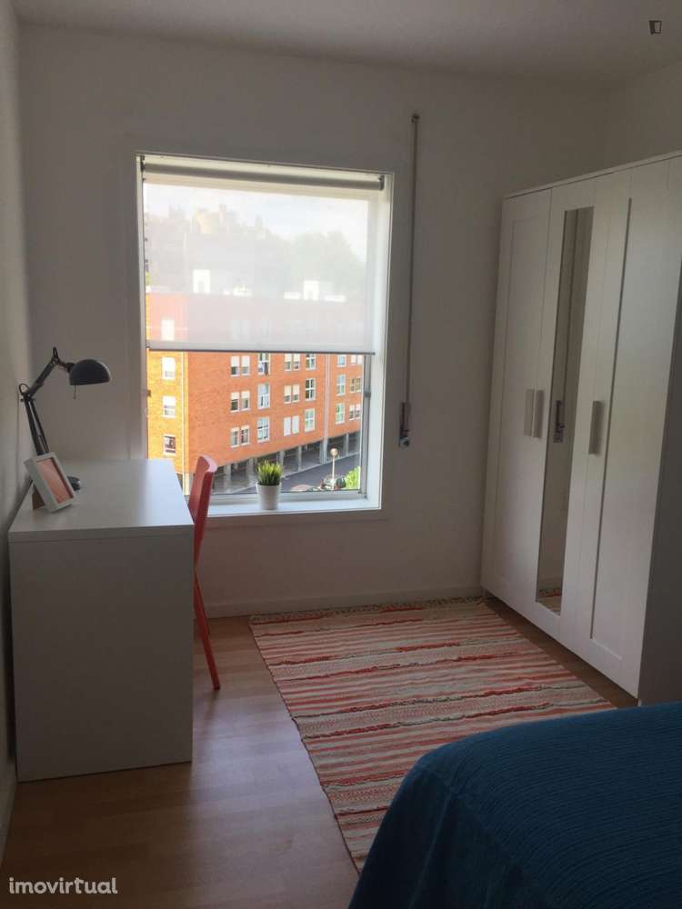Quarto - localizado em Senhora da Hora Porto - Grande imagem: 3/8