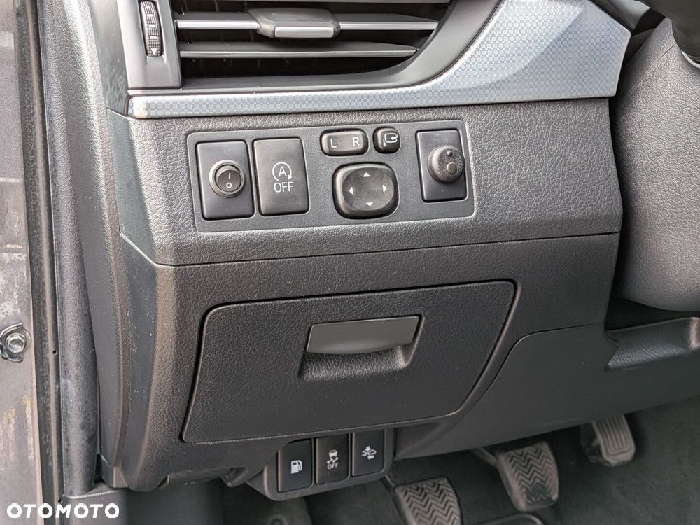 Toyota Avensis 2.0 D-4D Premium - 24