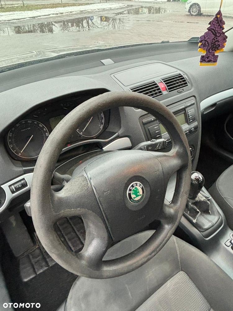 Skoda Octavia 1.6 Ambiente - 23