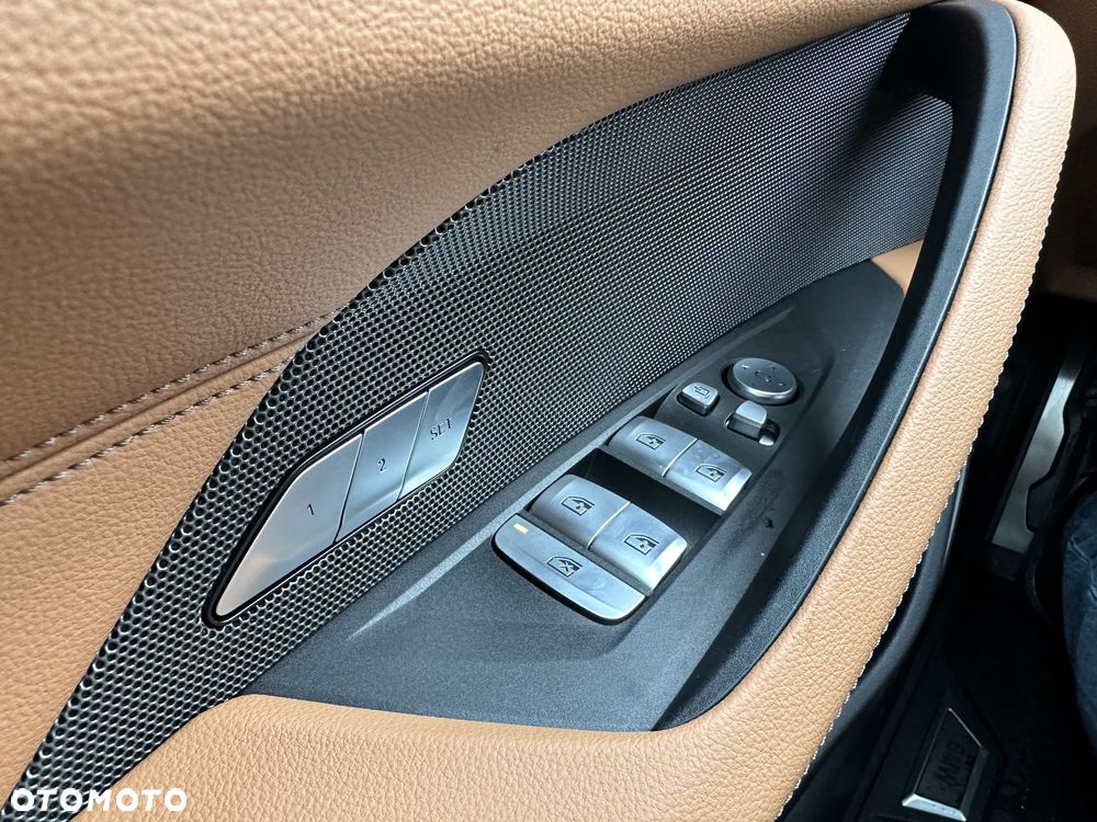 BMW i4 - 19