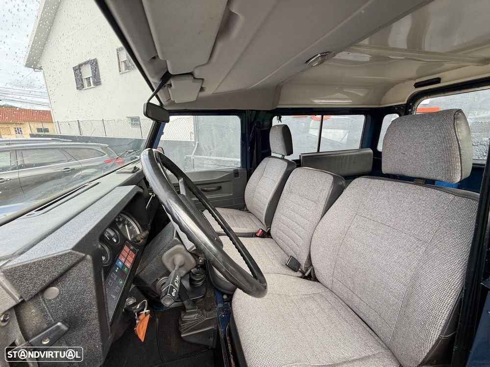 Land Rover Defender - 2