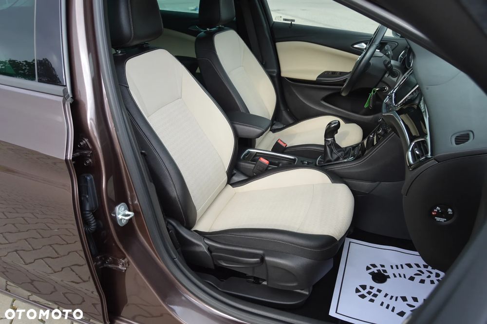 Opel Astra V 1.4 T Dynamic S&S - 35