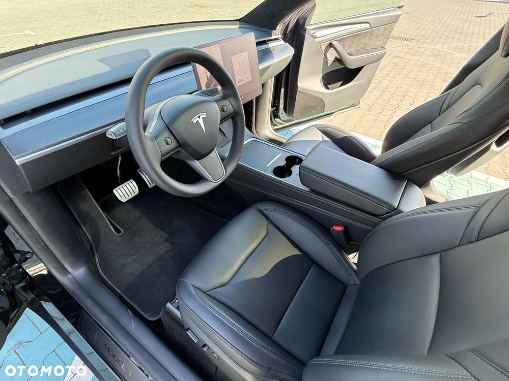 Tesla Model Y Performance Dual Motor AWD - 9