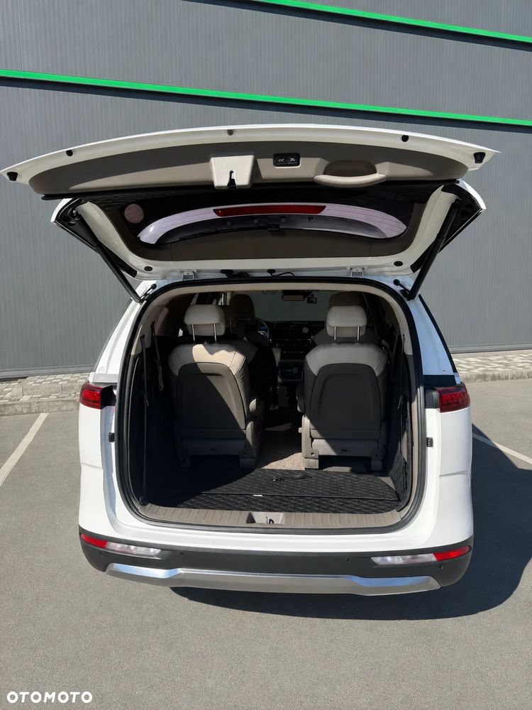 Kia Carnival - 17