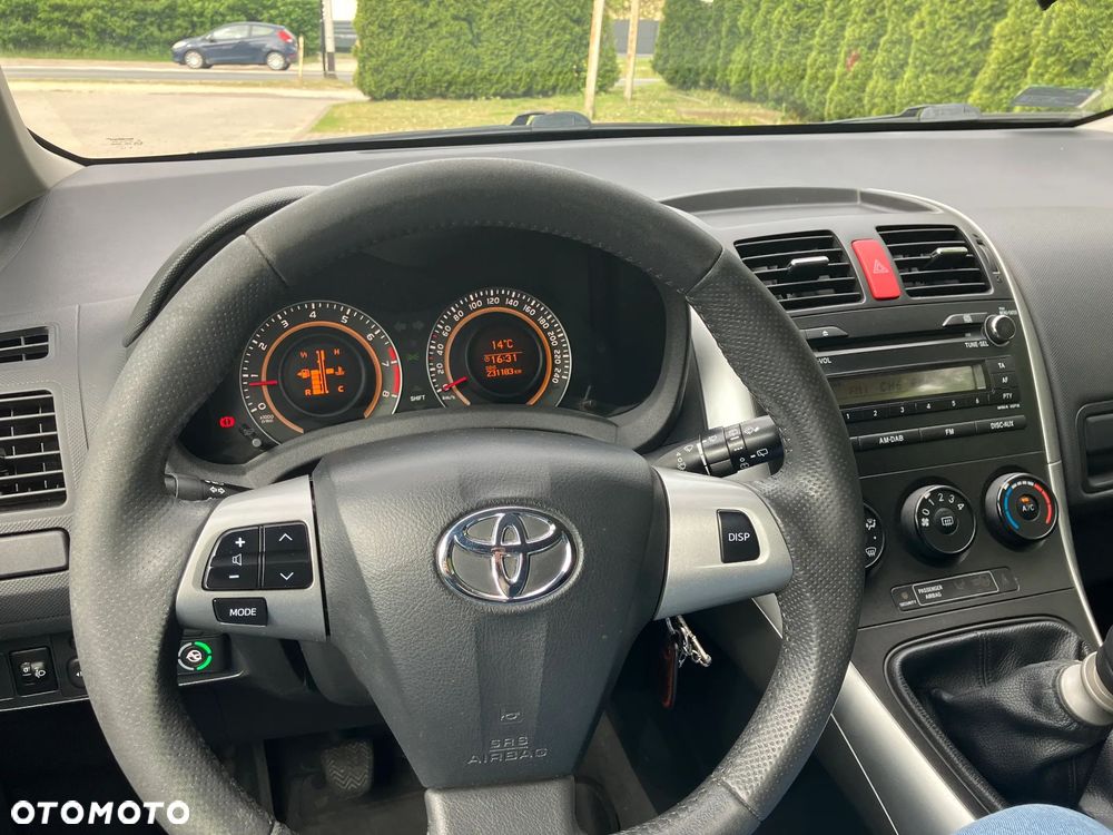 Toyota Auris - 13