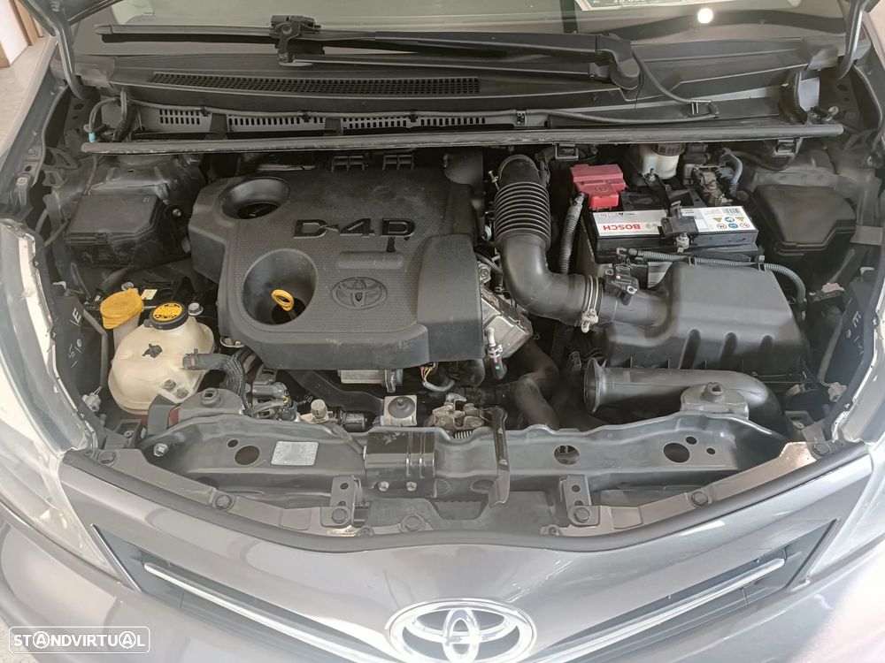 Toyota Yaris 1.4 D-4D High Pack+NAVI - 14