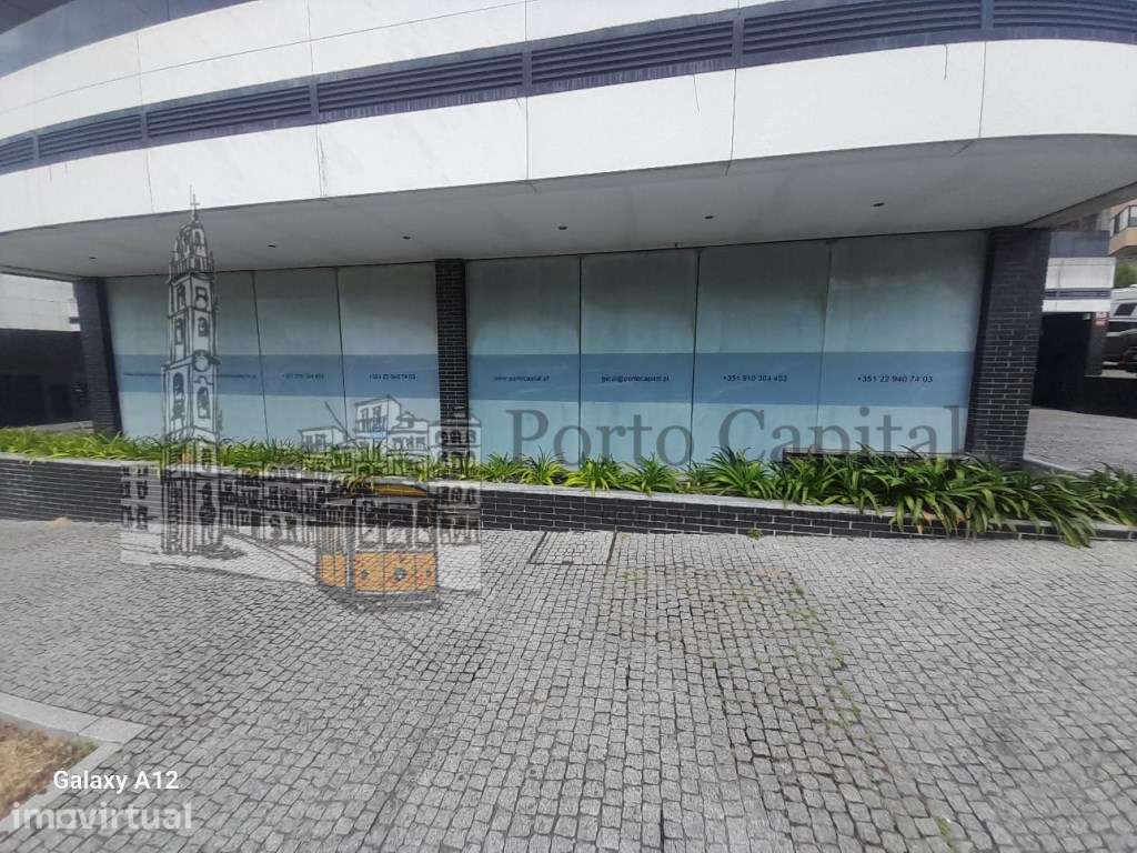 EXCELENTE LOJA COM 245 M2 EM MATOSINHOS JUNTO AO METRO PARA QUALQUE... - Grande imagem: 3/20