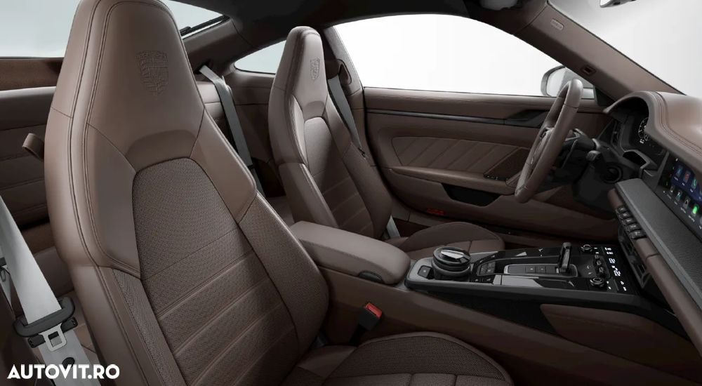 Porsche 911 4 GTS PDK - 11