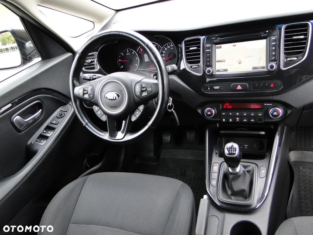 Kia Carens - 7
