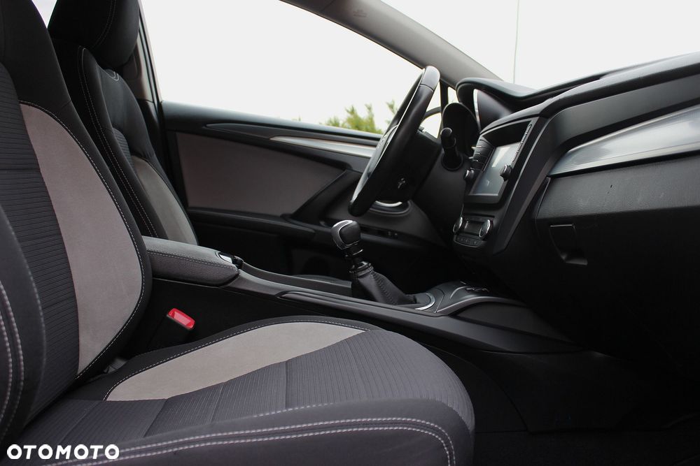 Toyota Avensis 2.0 D-4D Prestige - 9