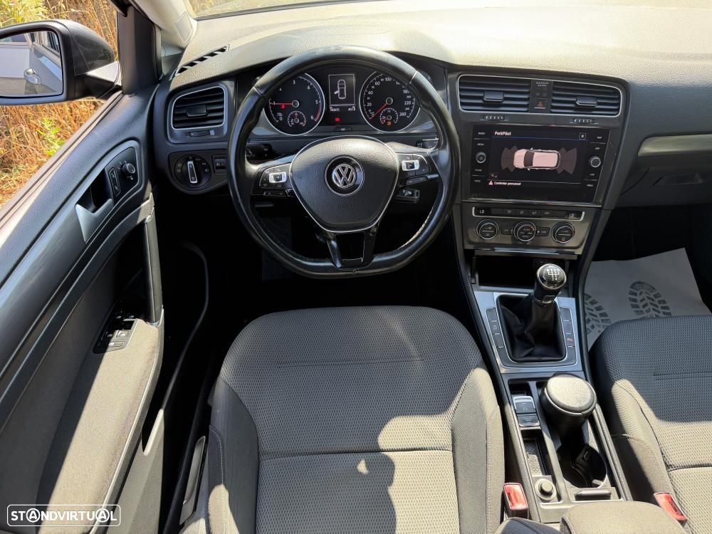 VW Golf 1.6 TDI Confortline - 24