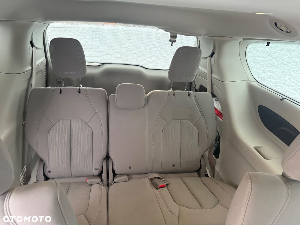 Chrysler Pacifica - 12