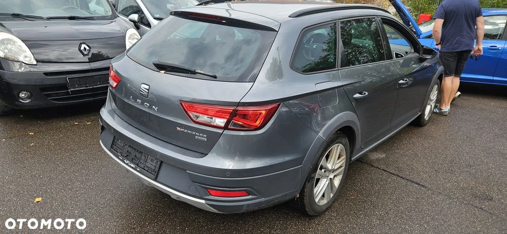 Seat Leon 2.0 TDI DPF XCELLENCE - 4