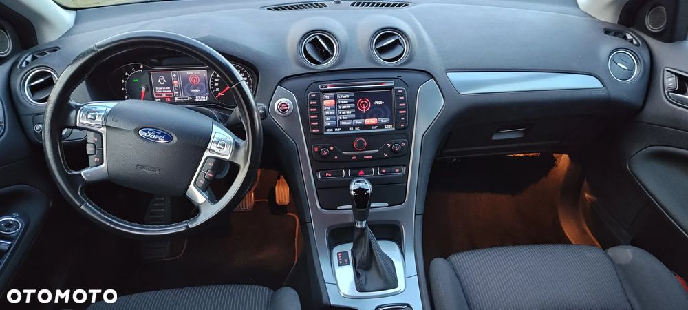 Ford Mondeo 2.0 EcoBoost Titanium - 37