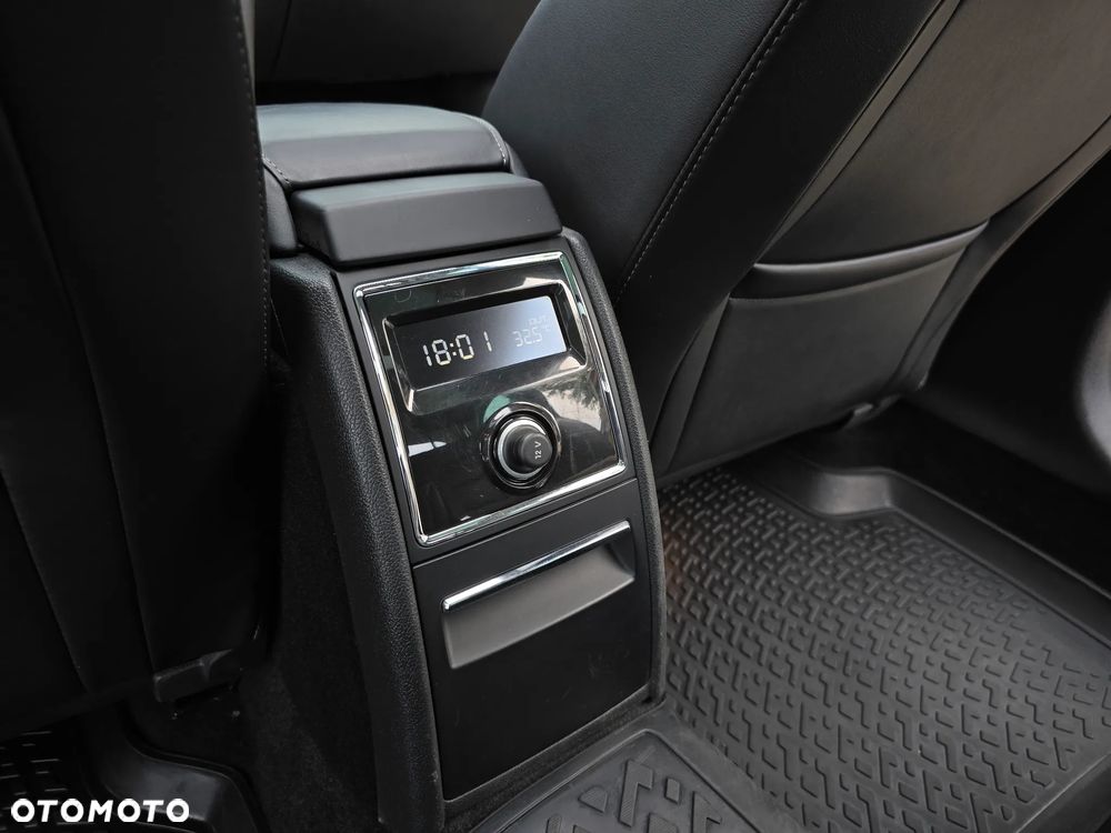 Skoda Superb 2.0 TDI 4x4 Platinum Outdoor DSG - 35
