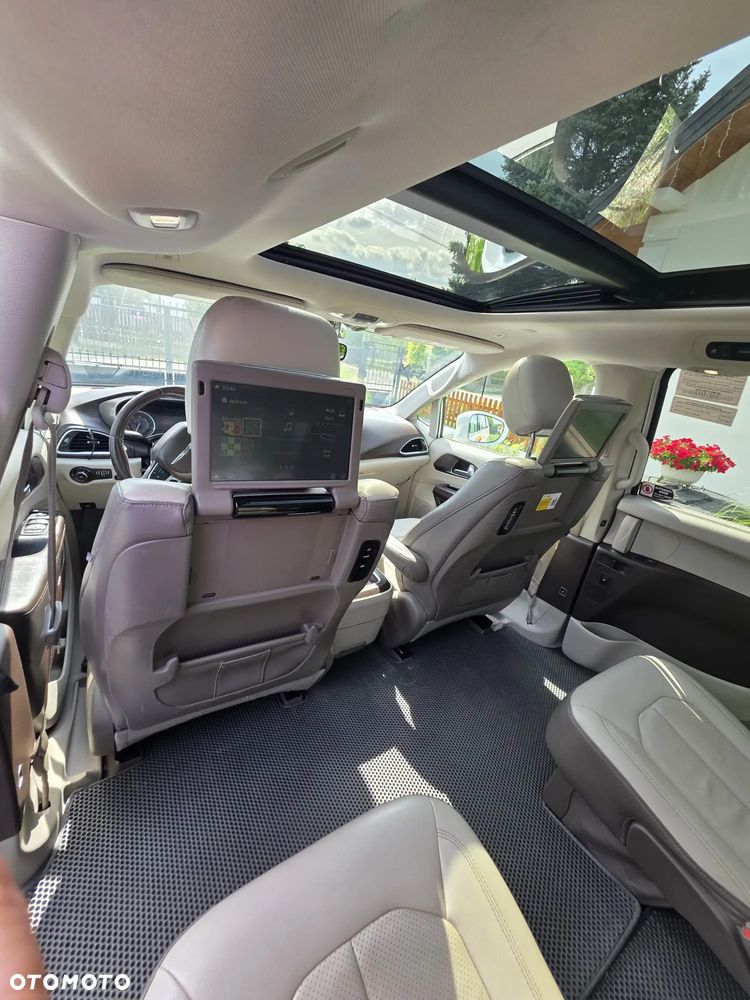 Chrysler Pacifica - 4