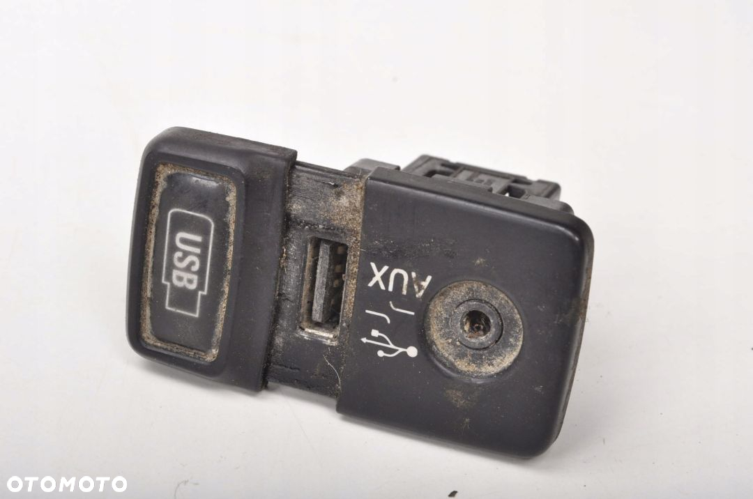 OPEL COMBO D WEJŚCIE USB 735549165 - 2