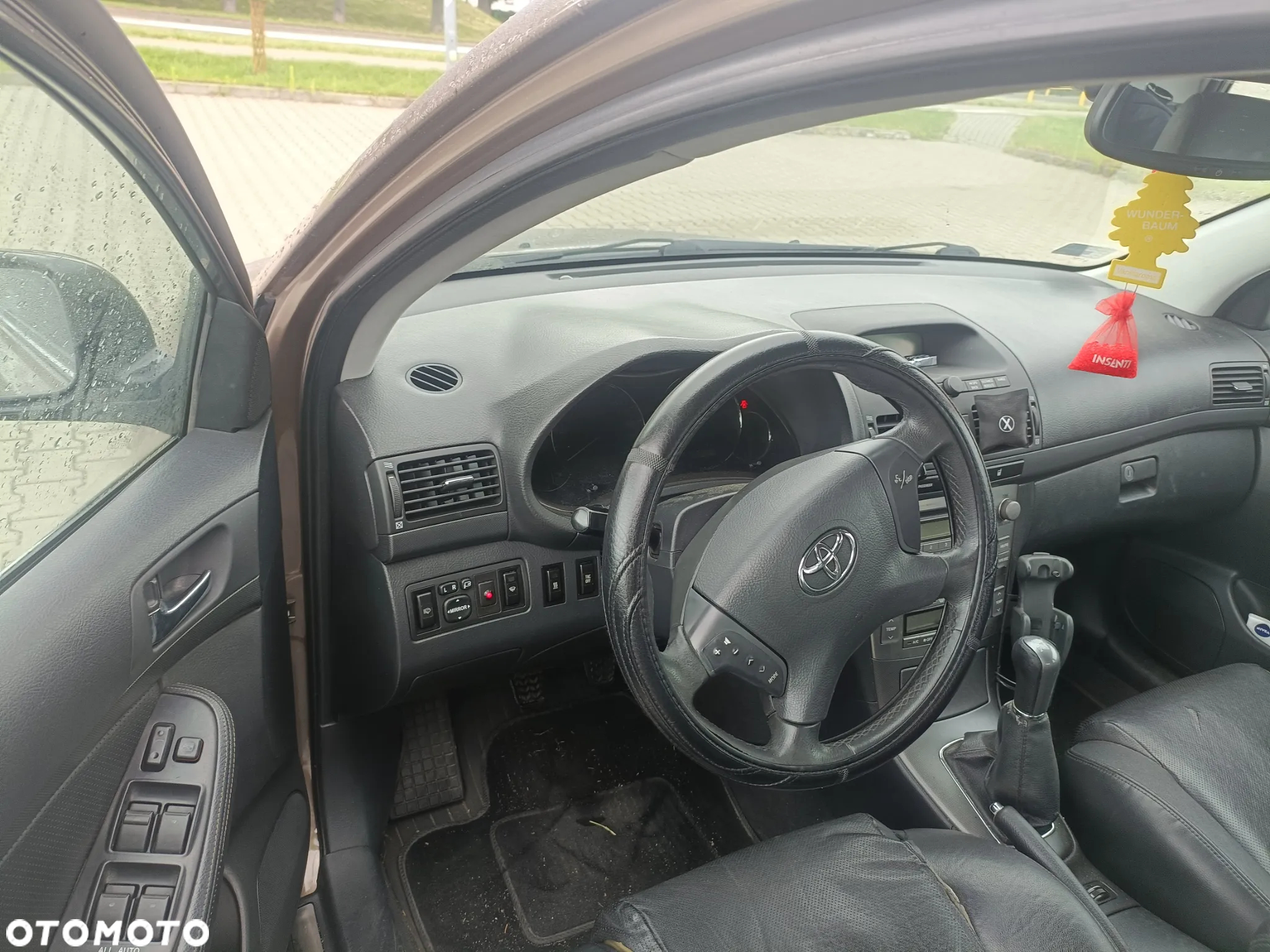 Toyota Avensis 2.0 D-4D High - 9