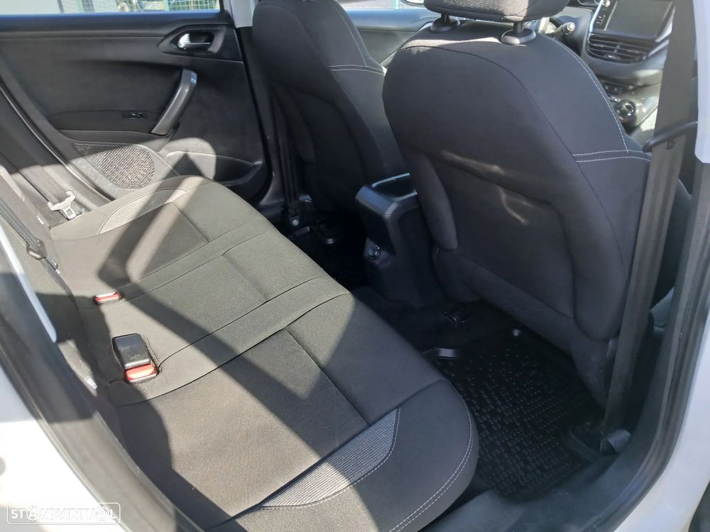 Peugeot 2008 1.2 PureTech Style - 18