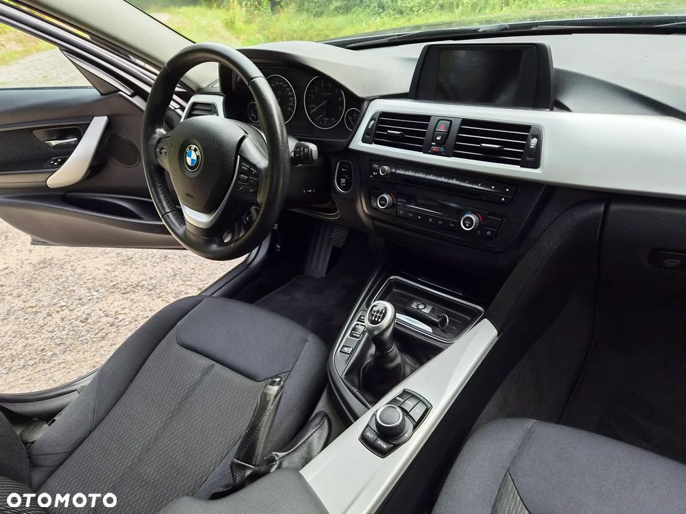 BMW Seria 3 320i - 17