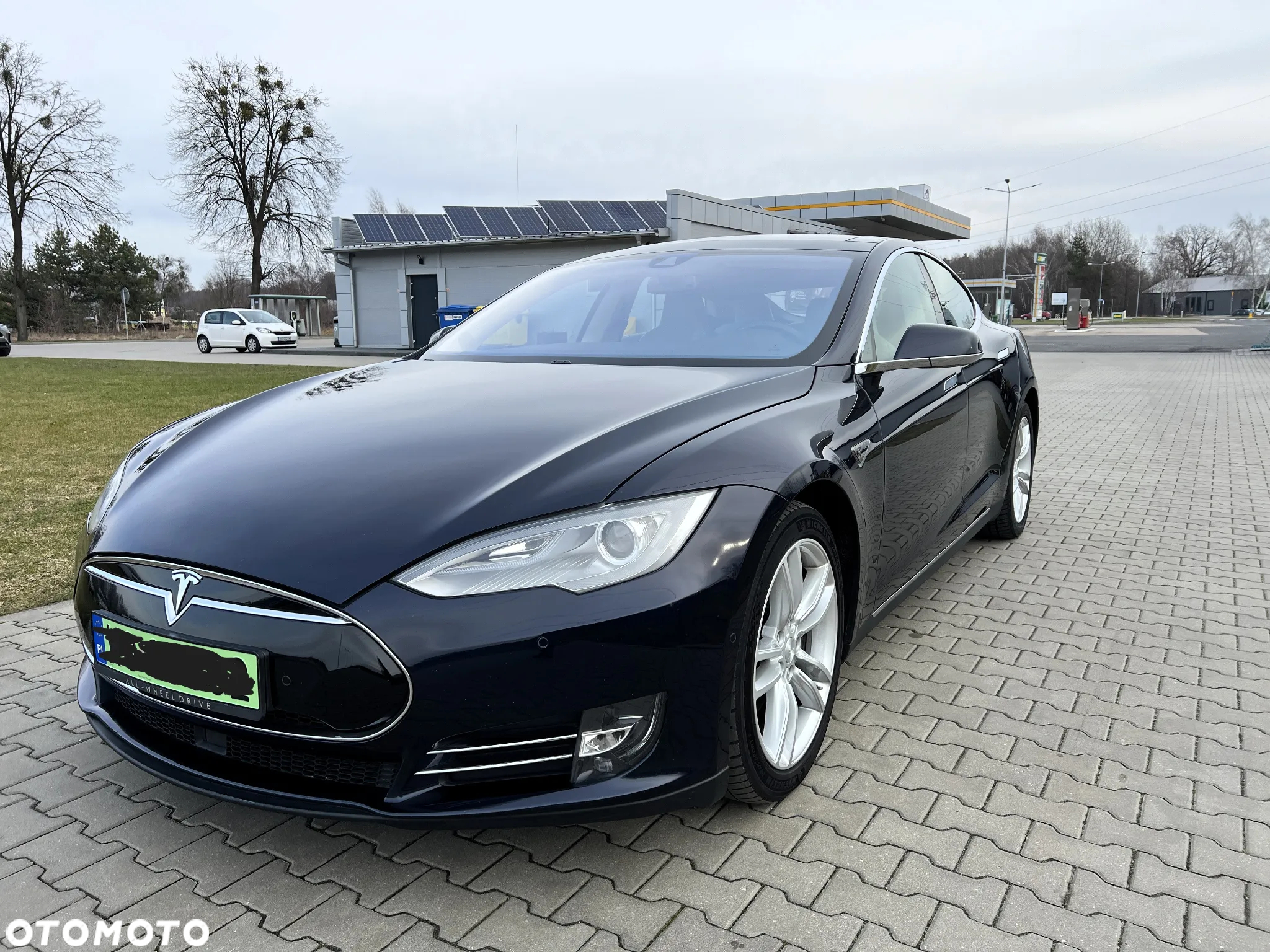 Tesla Model S 85D Allradantrieb - 12