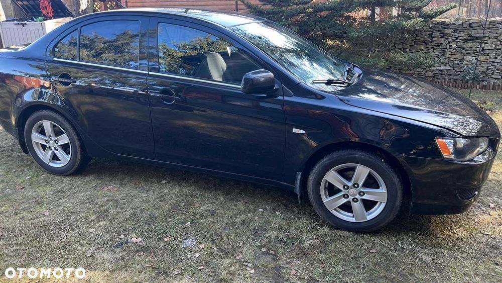 Mitsubishi Lancer 1.5 Invite - 3