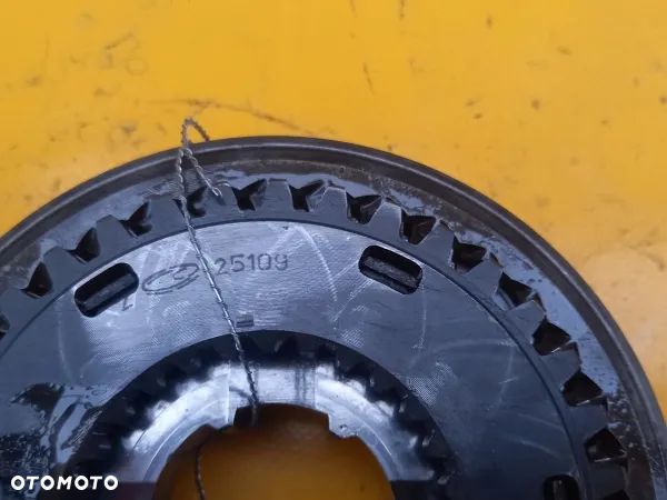 Synchronizator 1-2 bieg skrzyni Dynashift Massey Ferguson 6180 - 5