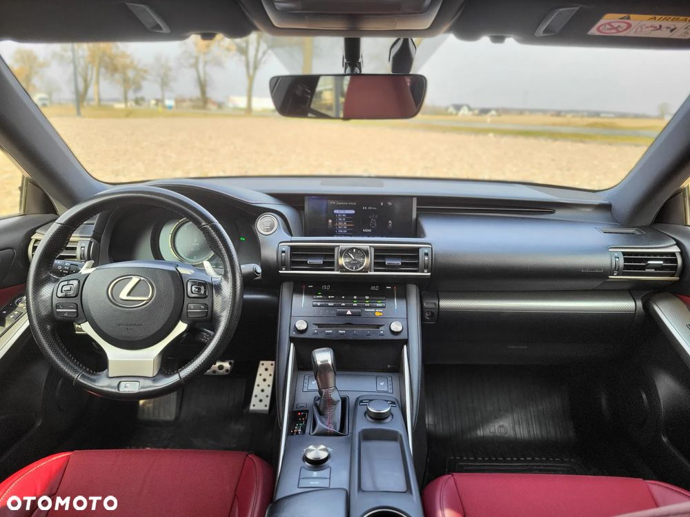 Lexus IS 200t / 300 F Sport - 10