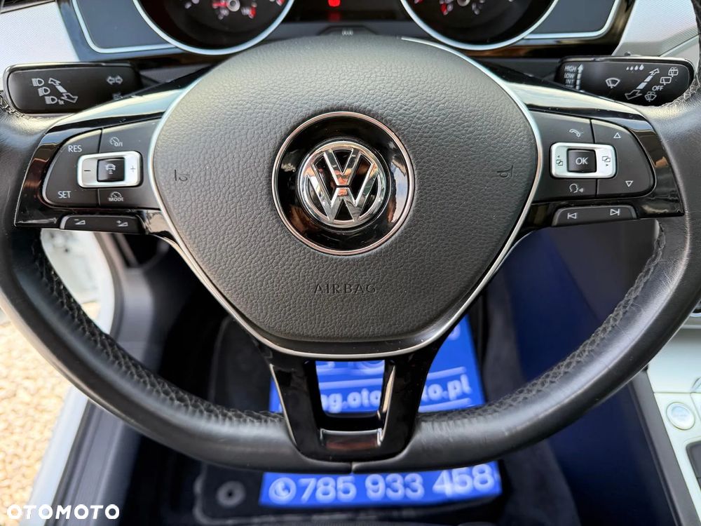 Volkswagen Passat Variant 1.6 TDI SCR DSG - 24