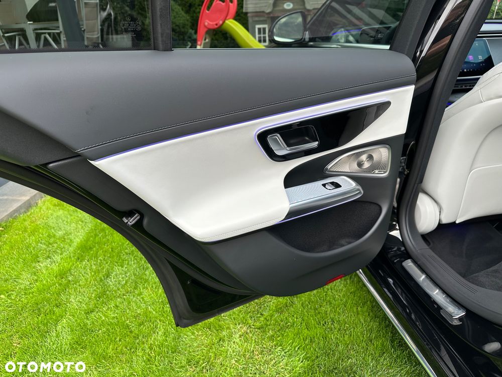Mercedes-Benz Klasa E 220 d 4-Matic Exclusive - 24