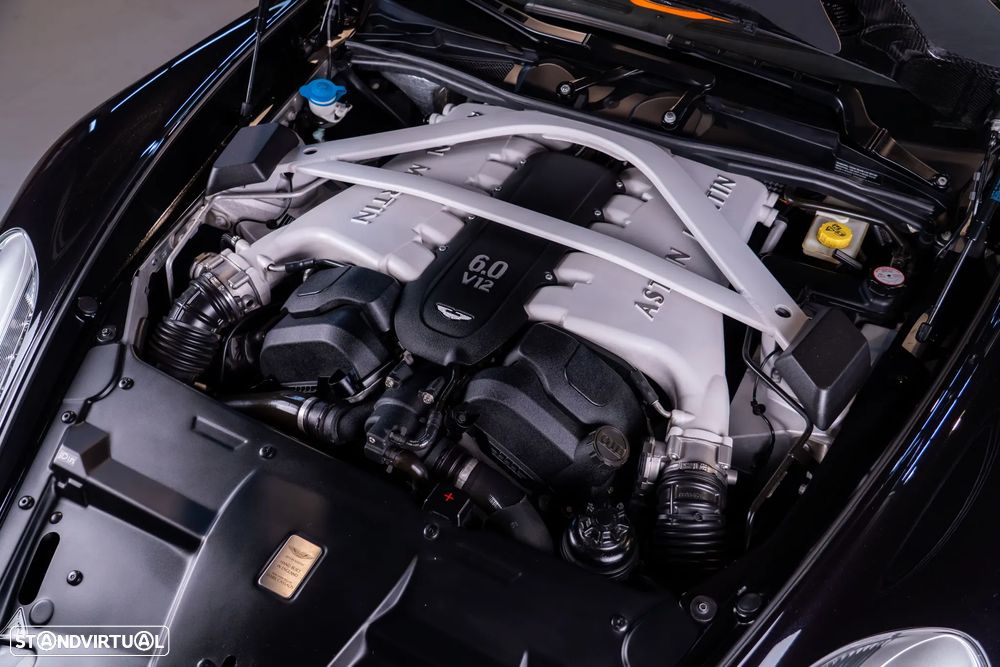 Aston Martin Vanquish 5.9 V12 - 12