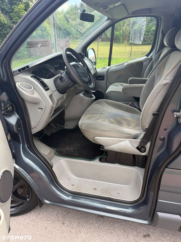 Renault Trafic Passenger - 32