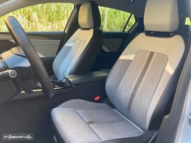 Opel Astra 1.2 T GS - 28