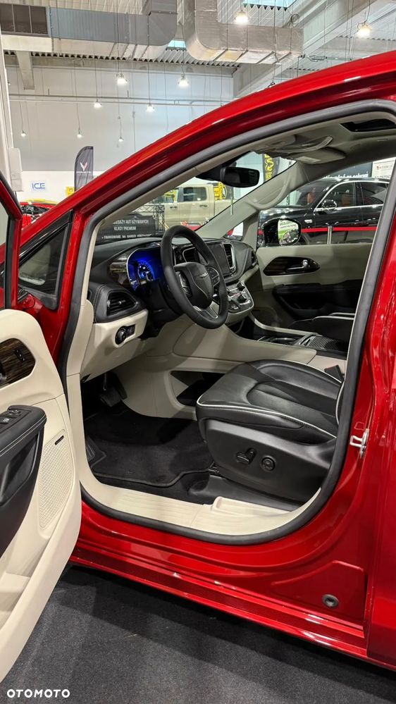 Chrysler Pacifica - 10