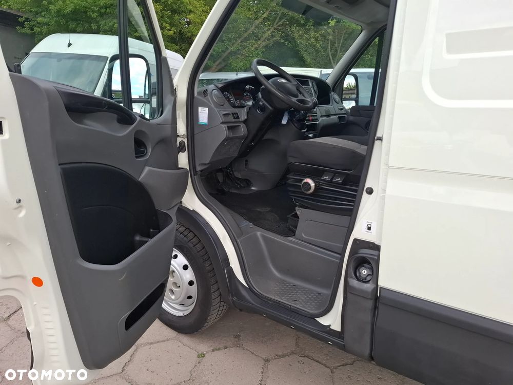 Iveco Daily 35S13 L2H2 ŚREDNIAK Klima HAK 3500KG - 16