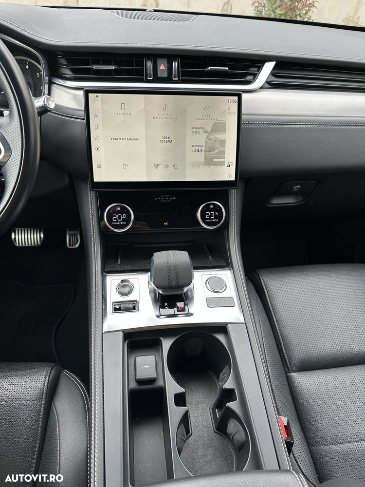 Jaguar F-Pace P250 AWD R-Dynamic SE - 7