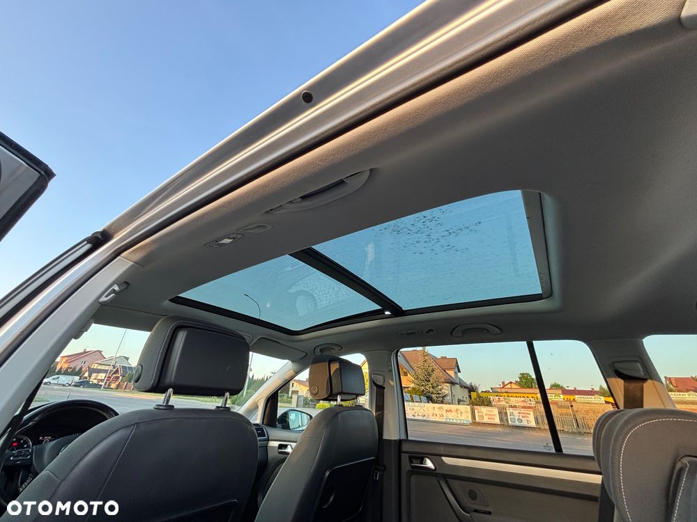 Volkswagen Touran - 10