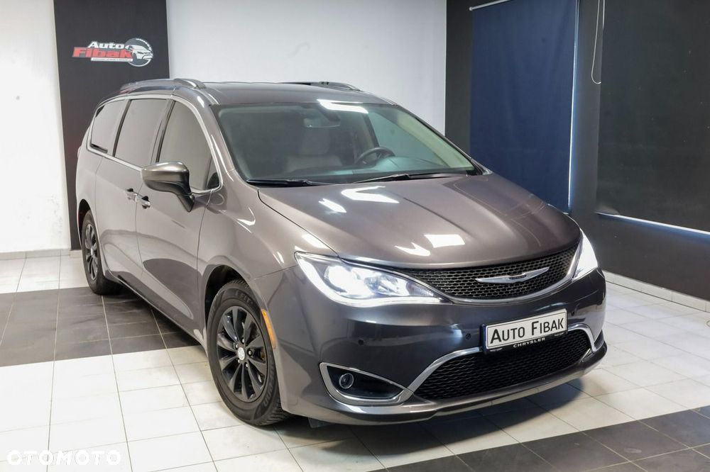 Chrysler Pacifica - 2