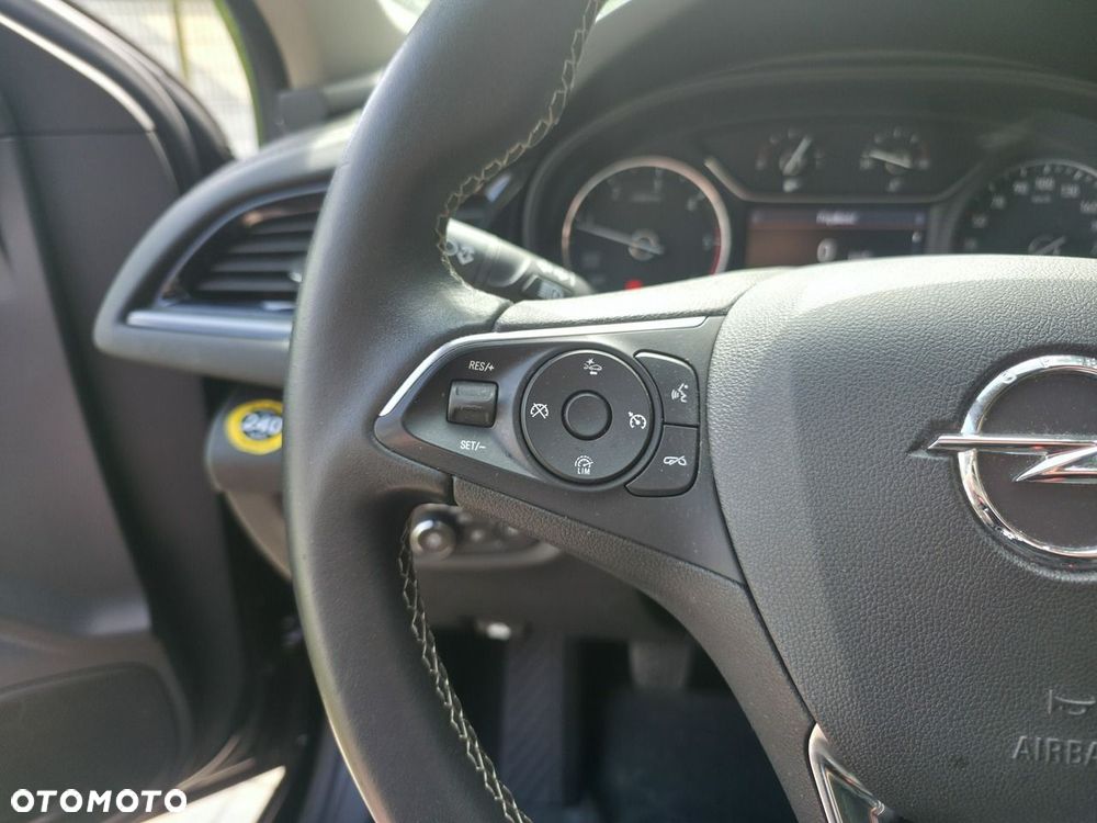 Opel Insignia - 24