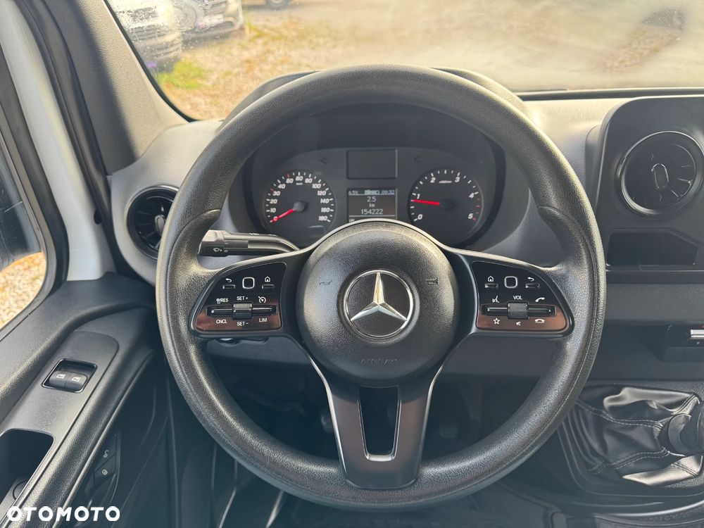 Mercedes-Benz Sprinter - 10