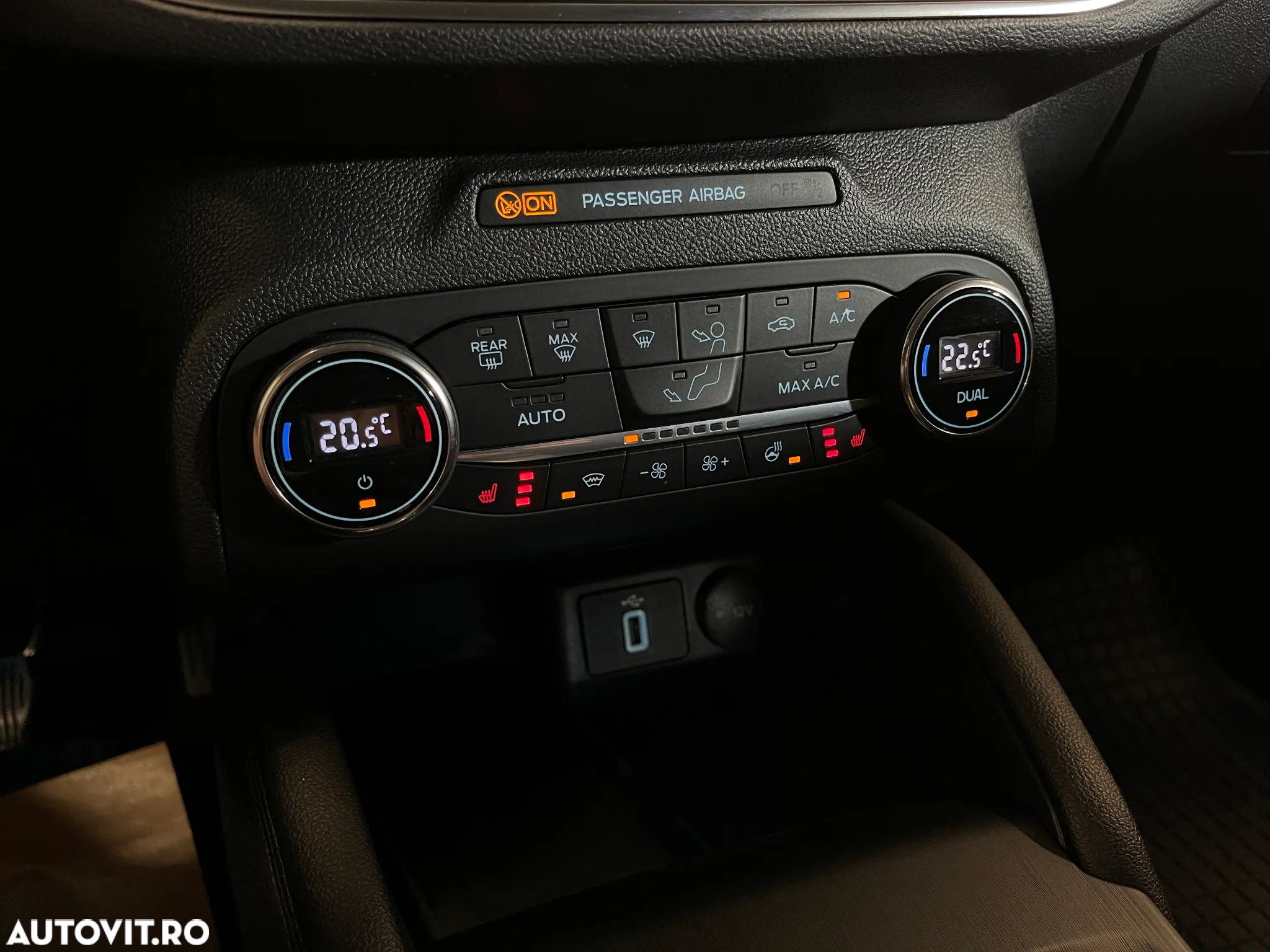 Ford Focus 2.0 EcoBlue Titanium - 13