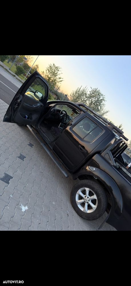 Nissan Navara 2.5 dCi DPF 4X4 Double Cab LE Aut. - 3