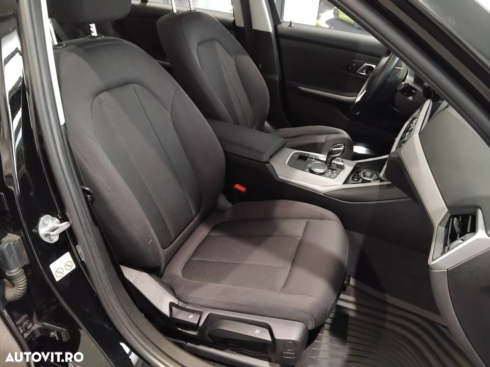 BMW Seria 3 320i xDrive AT - 27