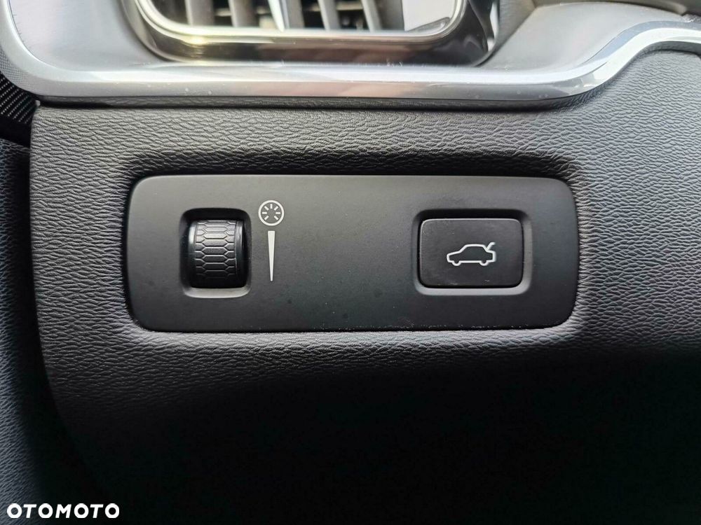 Volvo XC 60 T4 Momentum Pro - 27