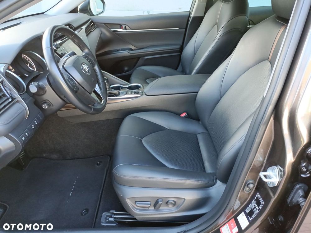 Toyota Camry 2.5 Hybrid Executive CVT - 11